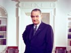 1024px-Lyndon_B._Johnson,_photo_portrait,_leaning_on_chair,_color